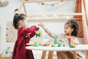 Kleinkinder beim Spielen