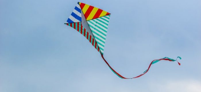 Ein Lenkdrachen in der Luft